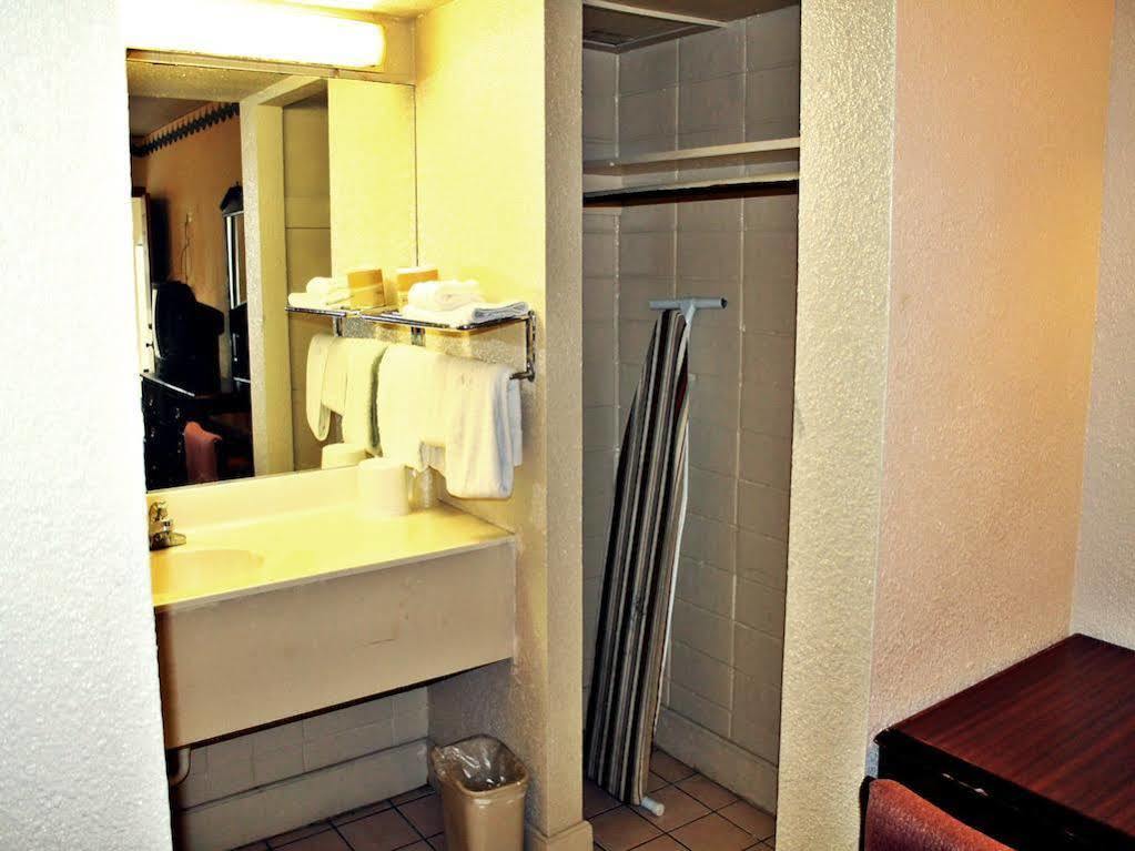 Travel Lackland Sea World Motel