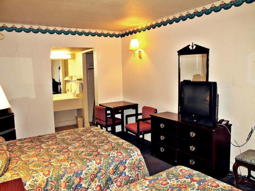 Travel Lackland Sea World Motel *