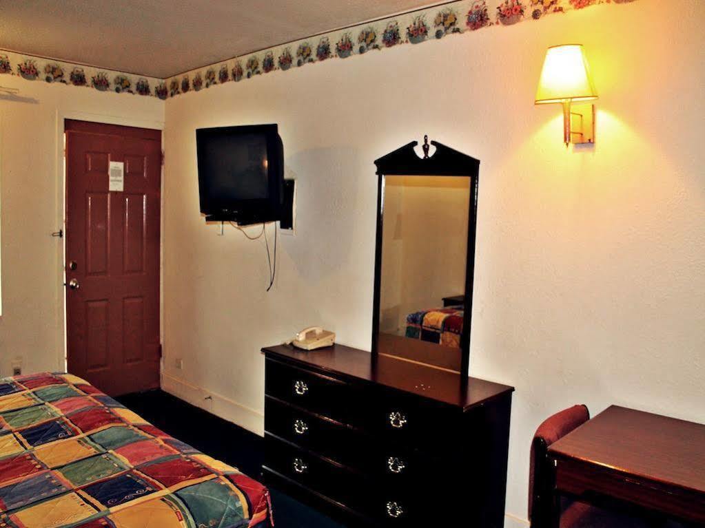 Travel Lackland Sea World Motel *