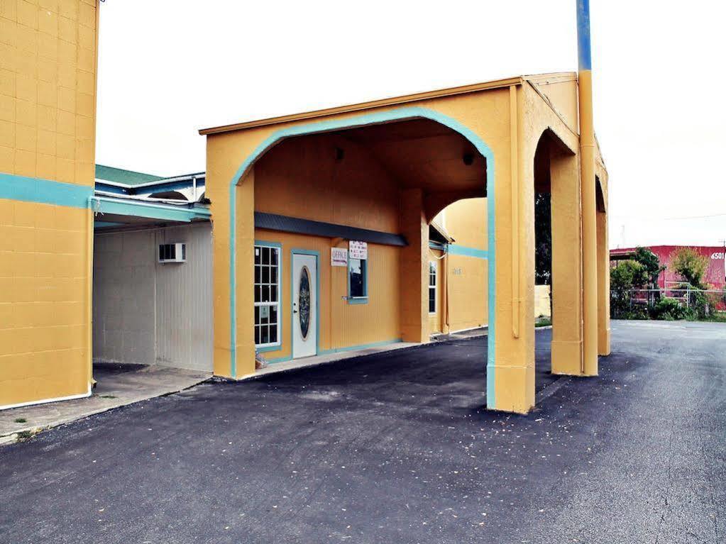 Travel Lackland Sea World Motel San Antonio